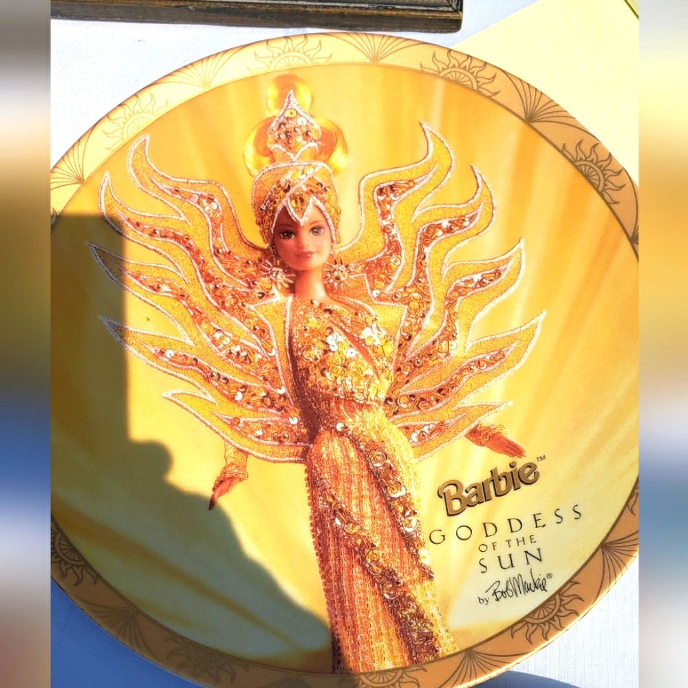 Multiple Collectable Barbie porcelain plates - Picture 11 of 16